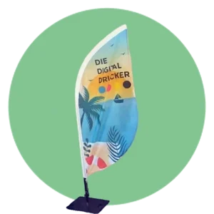 Beachflag mit individuellem Motiv im Außenbereich