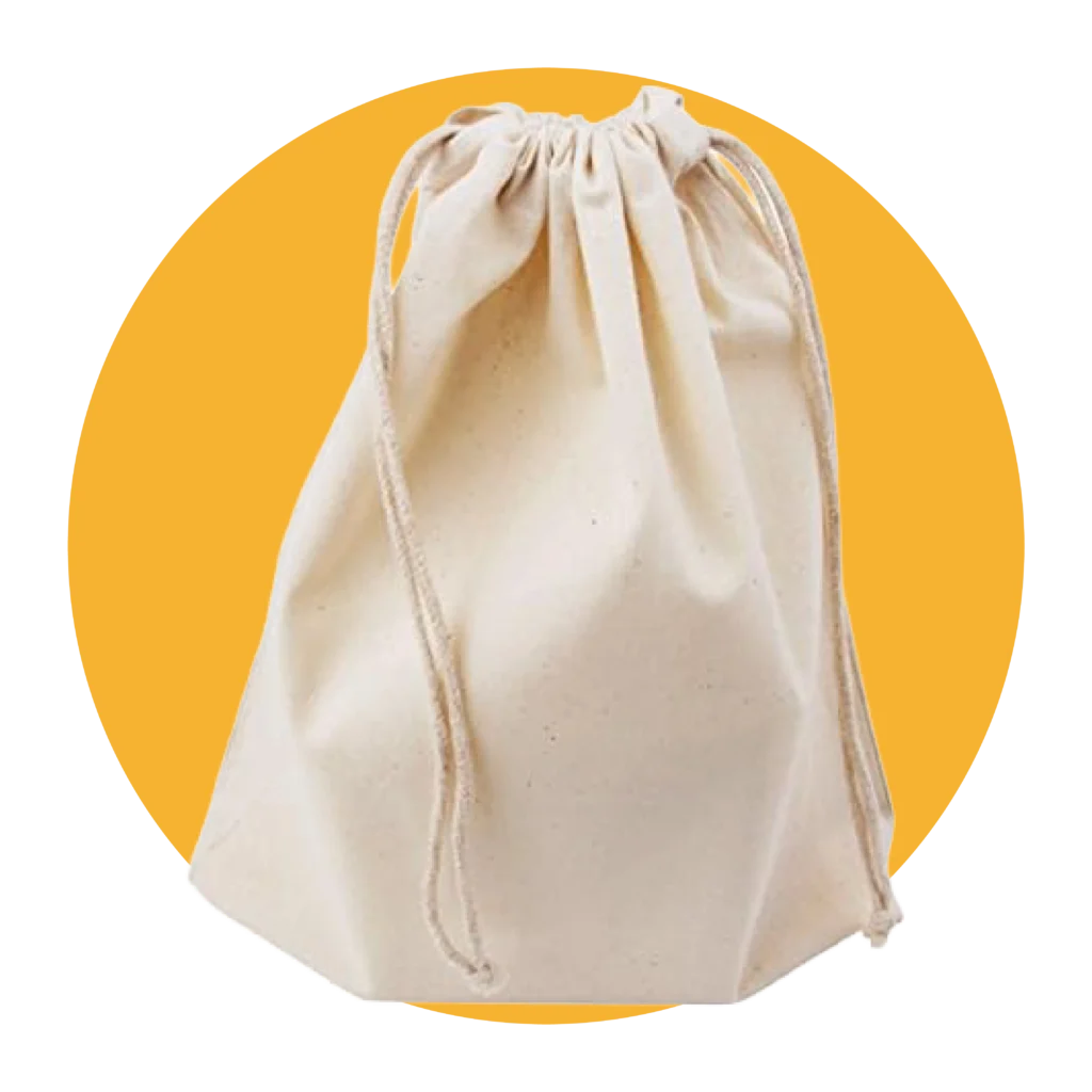 Stoffbeutel mit kindlichen Motiven als nachhaltige Geschenkverpackung