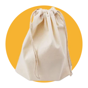 Stoffbeutel mit kindlichen Motiven als nachhaltige Geschenkverpackung