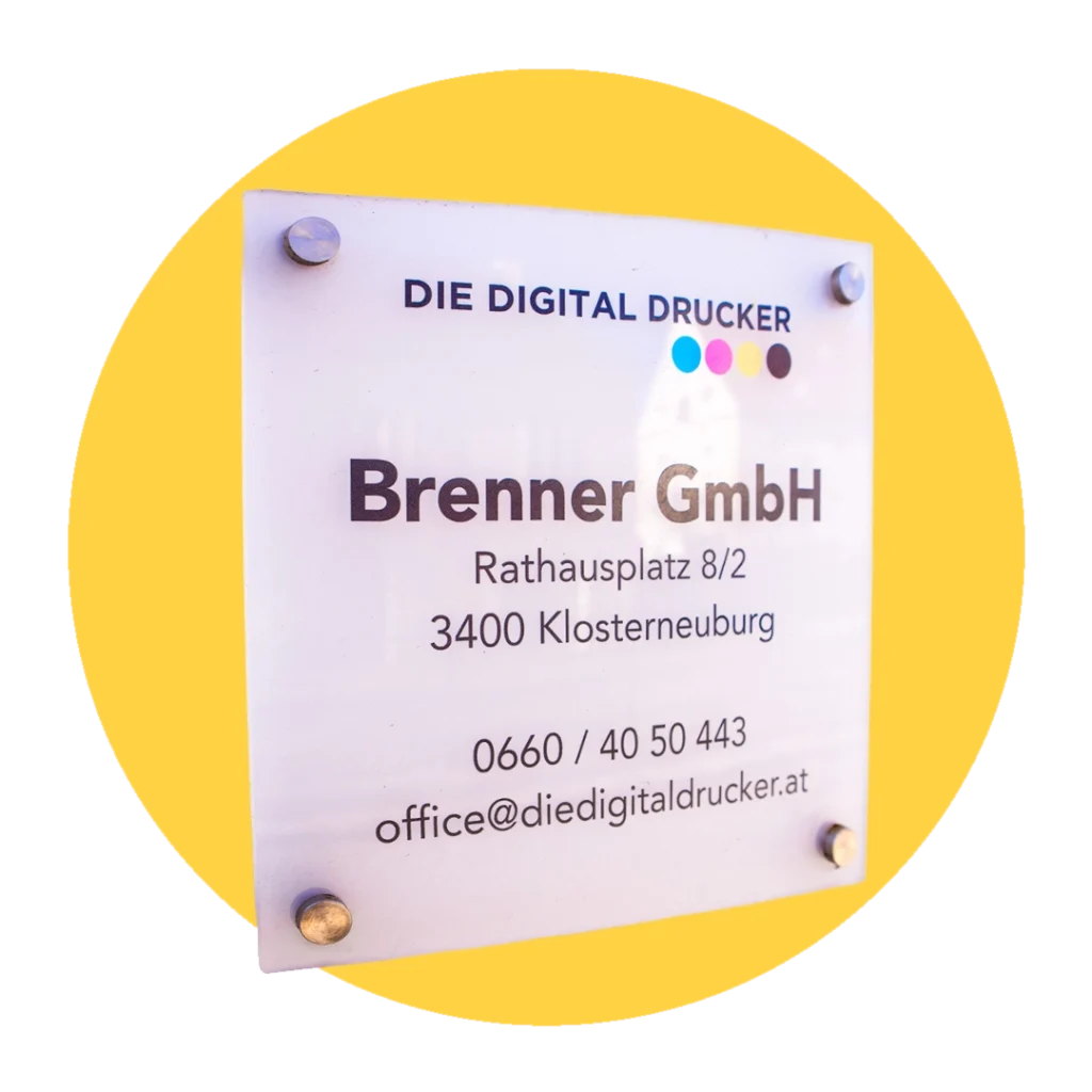 Bedrucktes Firmenschild im Innen- oder Außenbereich